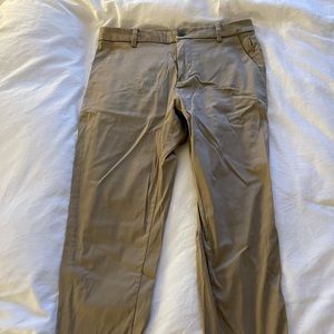 Men’s Lululemon chino pant